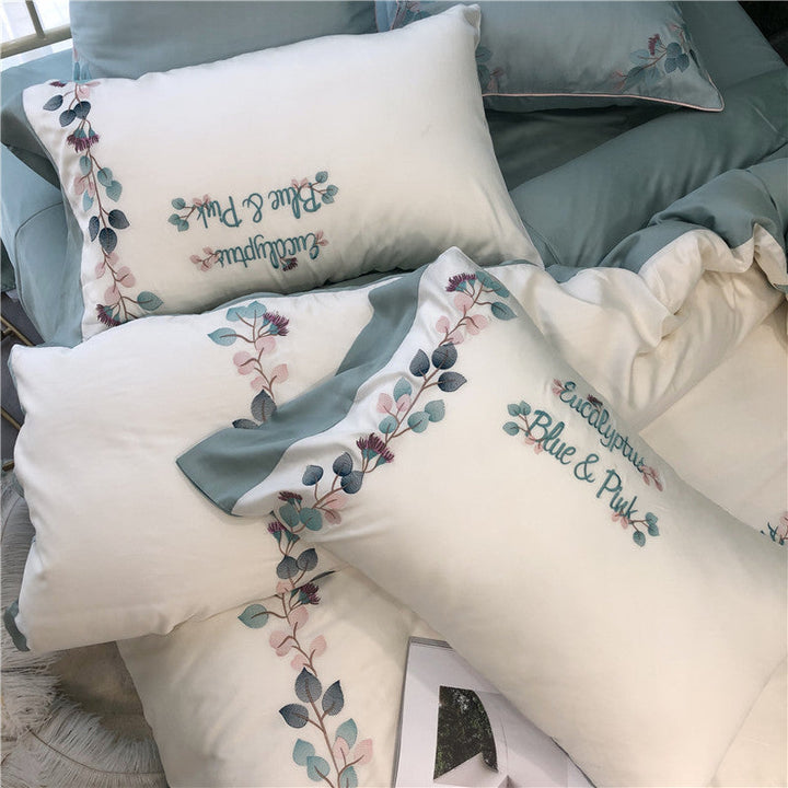 Silky Soft Embroidered Quilt BeddingProduct information:
 
 Pattern: plants and flowers
 
 Size specification: 1.5-1.8m bed (quilt cover 200*230cm),1.8-2...0 m bed (quilt cover 220*240)
 
 Number of th0nullLofineSilky Soft Quilt