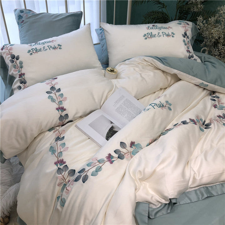 Silky Soft Embroidered Quilt BeddingProduct information:
 
 Pattern: plants and flowers
 
 Size specification: 1.5-1.8m bed (quilt cover 200*230cm),1.8-2...0 m bed (quilt cover 220*240)
 
 Number of th0nullLofineSilky Soft Quilt