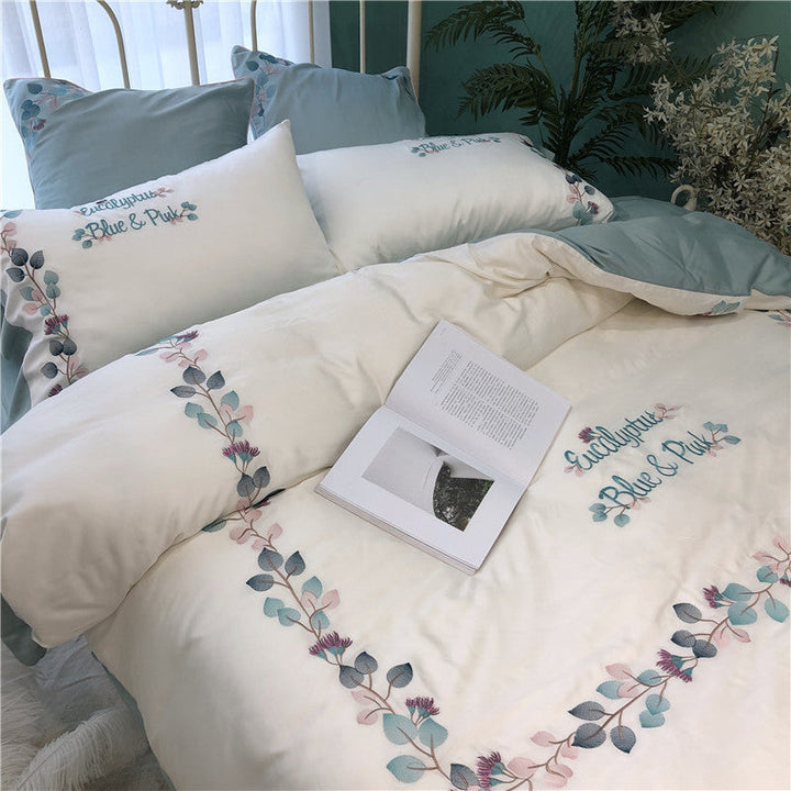 Silky Soft Embroidered Quilt BeddingProduct information:
 
 Pattern: plants and flowers
 
 Size specification: 1.5-1.8m bed (quilt cover 200*230cm),1.8-2...0 m bed (quilt cover 220*240)
 
 Number of th0nullLofineSilky Soft Quilt